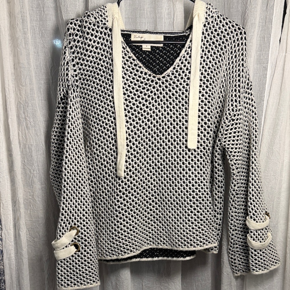 Vintage Havana Black and Cream V-Neck Hooded Knit Sweater